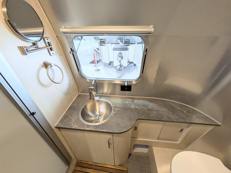 2024 Airstream Flying Cloud 23FB