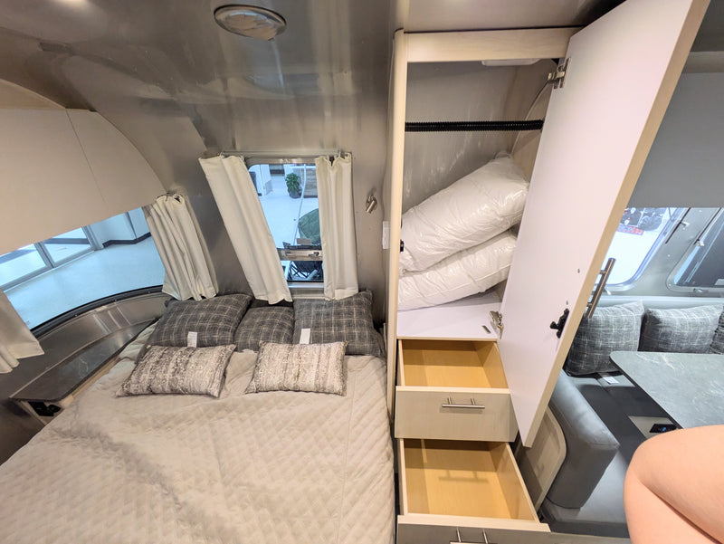 2024 Airstream Flying Cloud 23FB