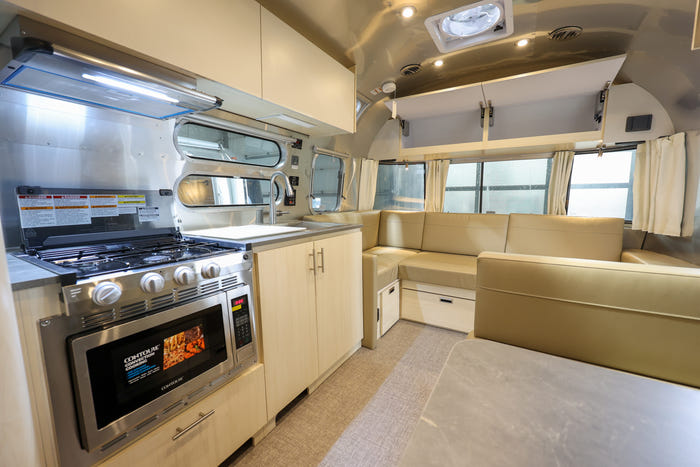 2024 Airstream Flying Cloud 28RBT