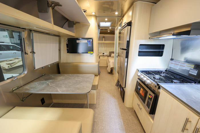 2024 Airstream Flying Cloud 28RBT