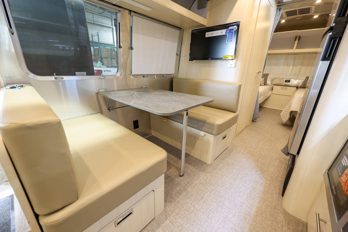 2024 Airstream Flying Cloud 28RBT