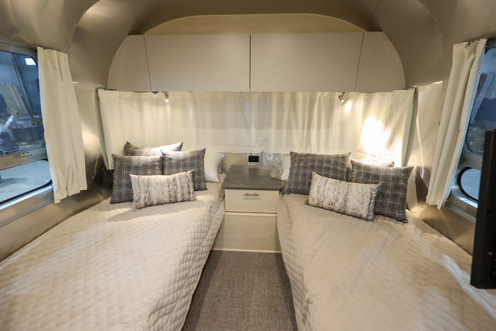 2024 Airstream Flying Cloud 28RBT