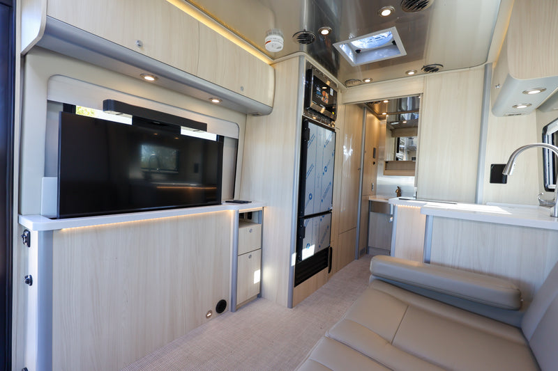 2025 Airstream Atlas E1 Package