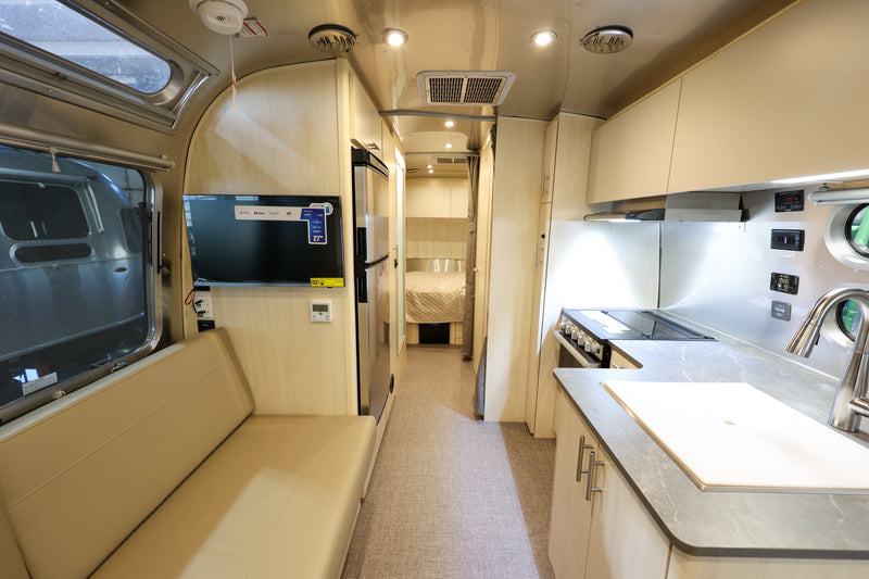 2025 Airstream Flying Cloud 25FBQ