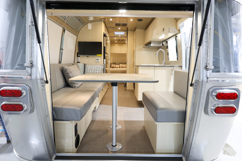 2025 Airstream Flying Cloud 27FBQ