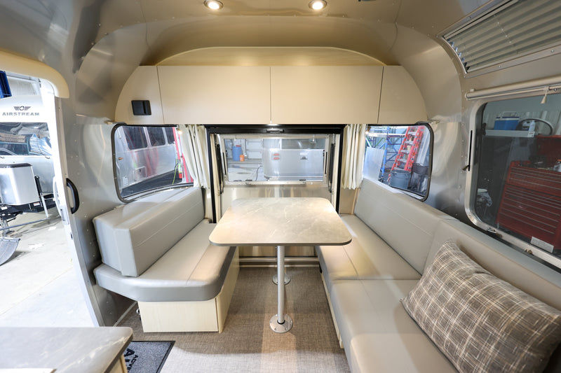 2025 Airstream Flying Cloud 27FBQ