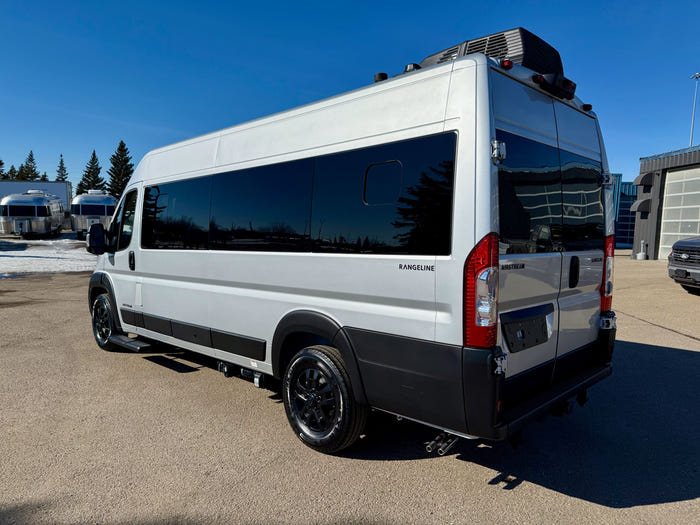 2025 Airstream Rangeline 23