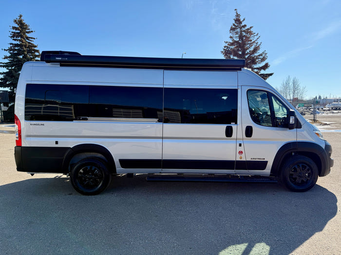 2025 Airstream Rangeline 23