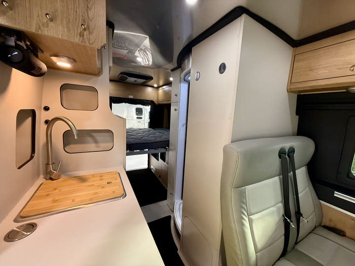 2025 Airstream Rangeline 23