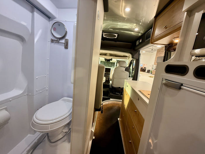 2025 Airstream Rangeline 23