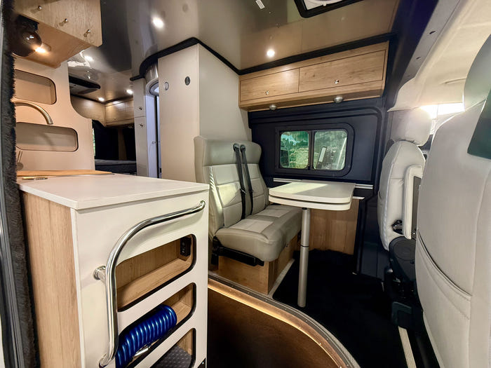 2025 Airstream Rangeline 23