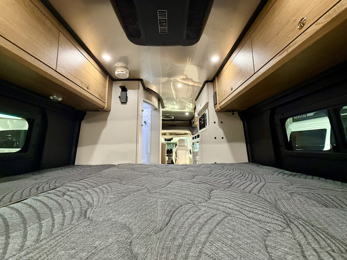 2025 Airstream Rangeline 23