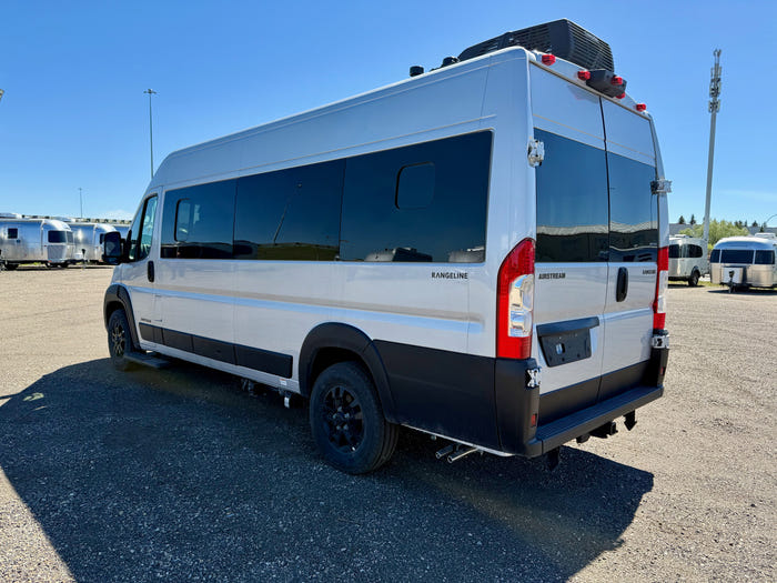 2025 Airstream Rangeline 23