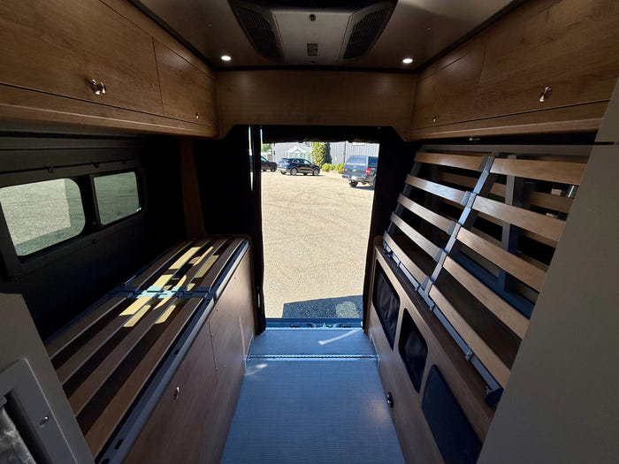 2025 Airstream Rangeline 23